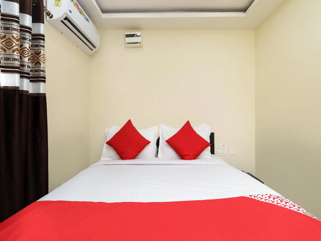 OYO 28367 Akshaya Grand