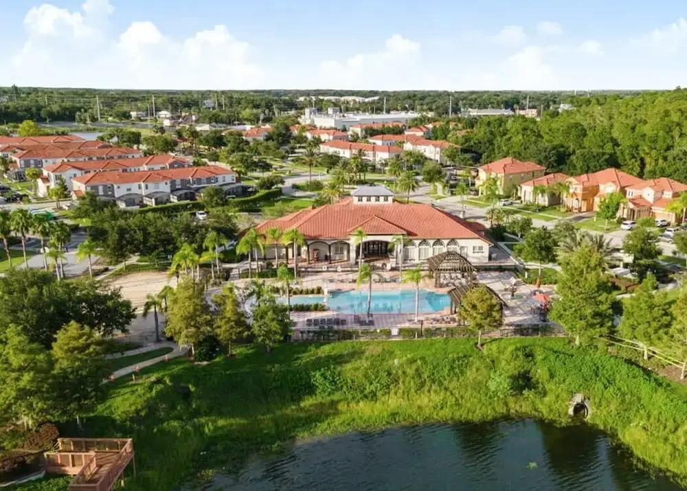 Upstay: Resort Villa w Pool & Cinema Near Disney