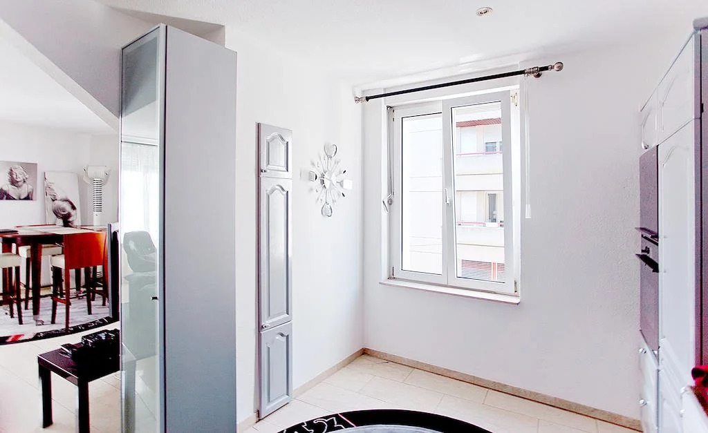 Junior Suite Apartment by Livingdowntown