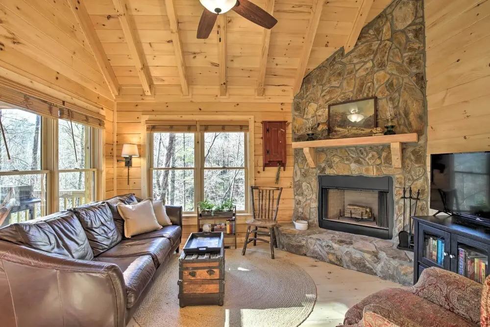 Cherry Log Couples Cabin Near Hiking & Waterfalls