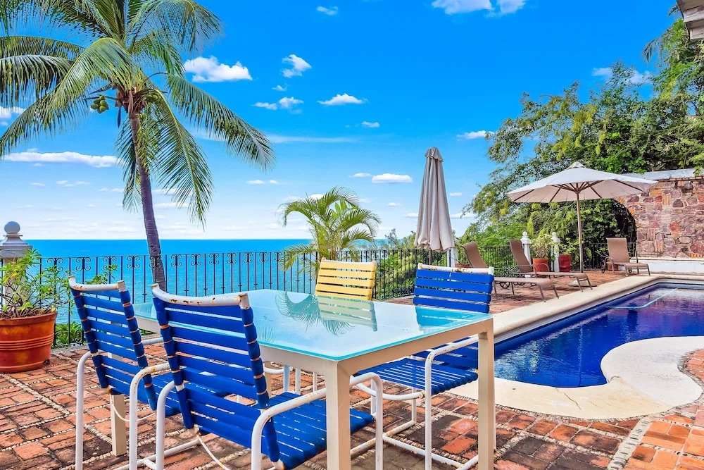Bright Ocean-view 2-story Condo Near Beach With Pool, Balcony & Full Kitchen
