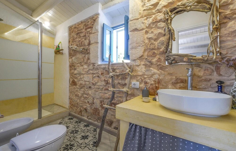 Stunning Home in Cava D'aliga With 1 Bedrooms, Wifi and Outdoor Swimming Pool