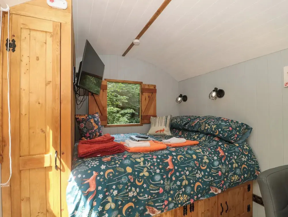 The Foxes Den Shepherds Hut
