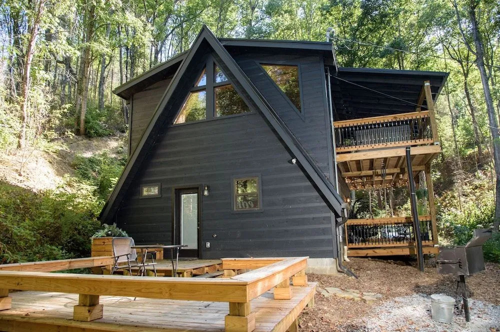 Whispering Waters 1 Bedroom Cabin by Redawning