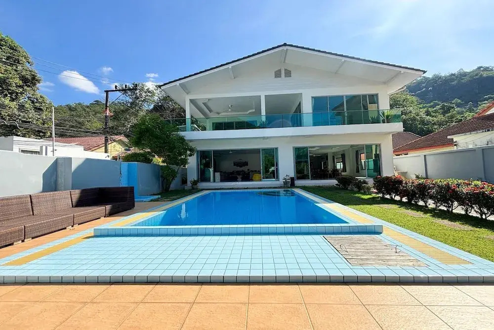 Grand Villa Ishu 4BR Private Pool