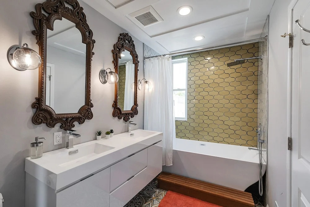 Trendy Fairmount Gem Roof Deck