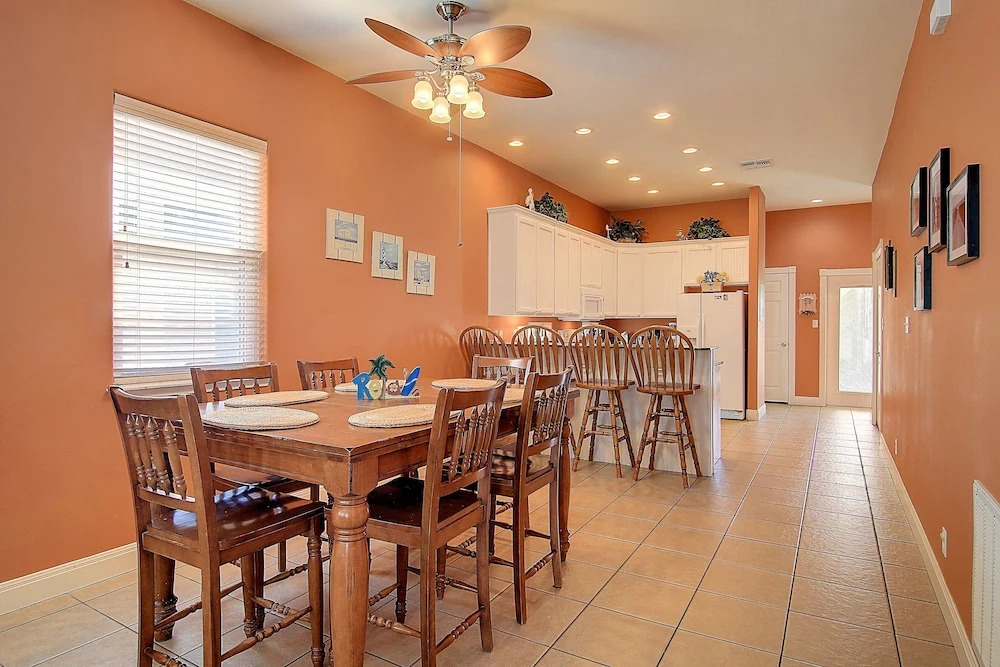 Tropical Niche 3 Bedroom Home by Redawning