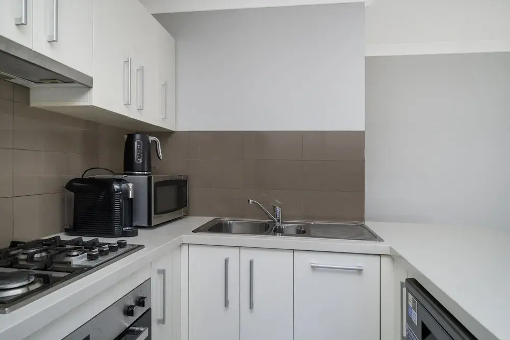 Sunny 2-bed in Quiet Location With Balcony