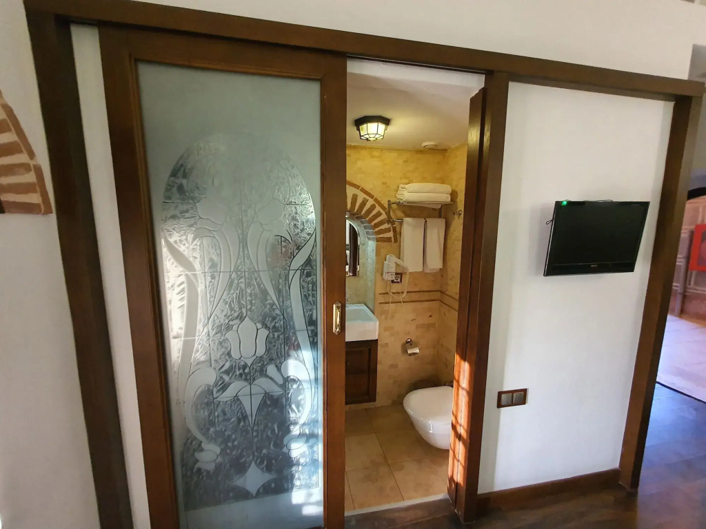 Cesme Kanuni Kervansaray Historical Hotel