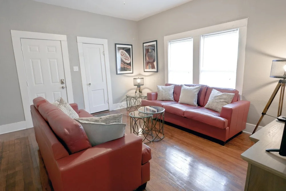 Laurel Coral-Sleeps 5-Studio