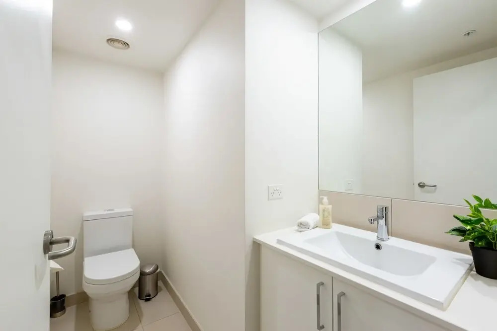 Raphael 2Bdr Carlton Apartment