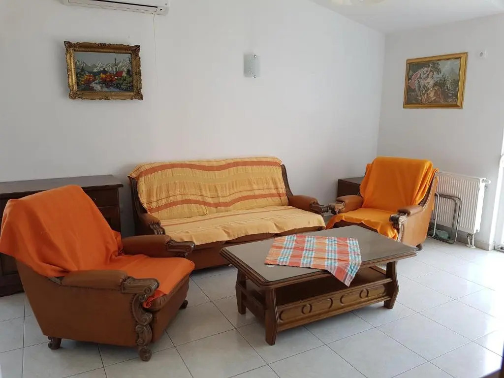 Apartments and rooms Niki 2