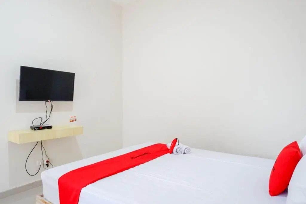 RedDoorz near Pacific Mall Tegal 2