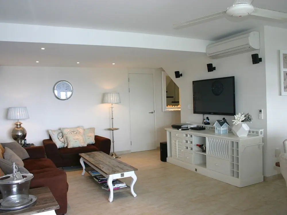 Sea View Villa by the Mambo Beach with Private Pool