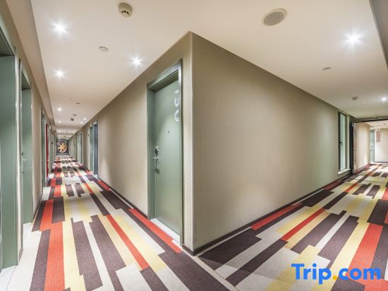 Viewking E-sports Hotel (Changshou Road Wuning Road Metro Station)