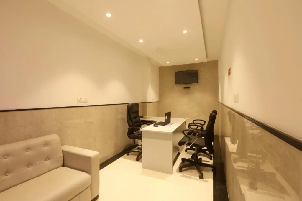 The Plaza Arch Premium - Indira Gandhi Intl Airport