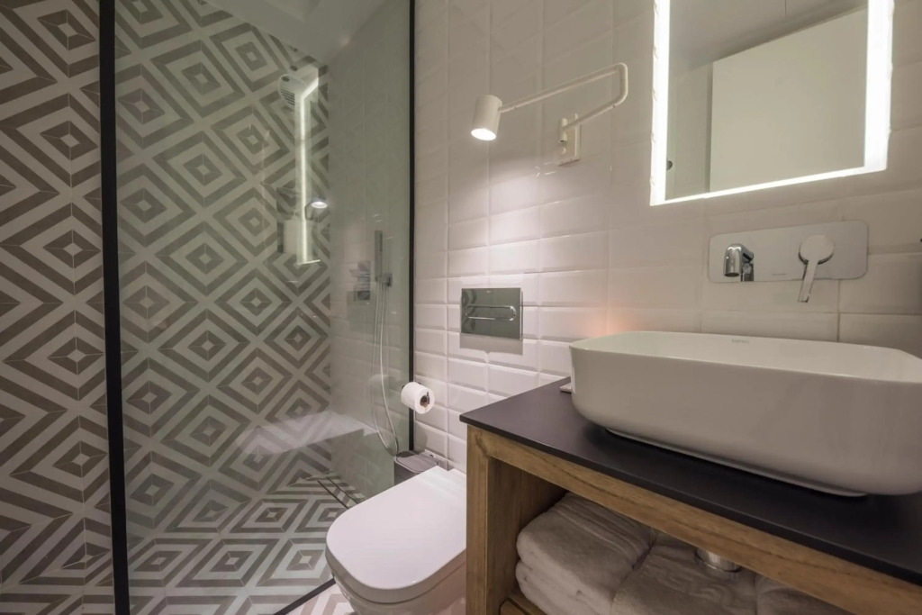 CHAYOFA SUITES