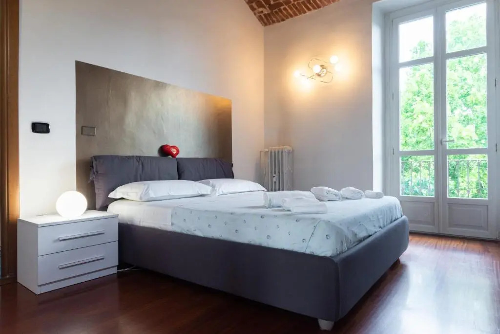 Cenisia & Porta Susa Roomy Flat