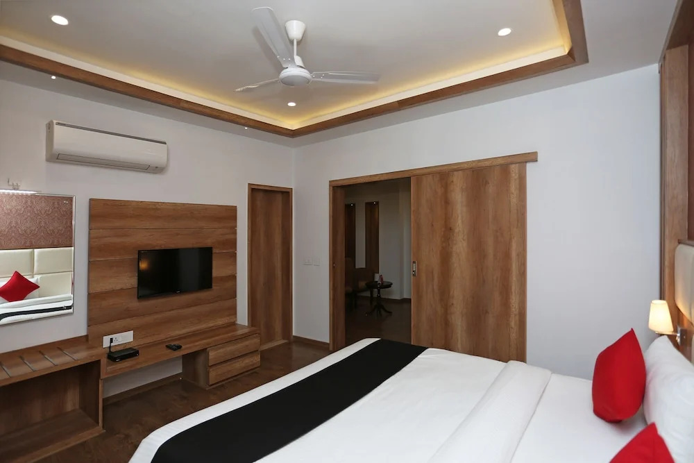 Capital O 18921 Hotel Yelchiko
