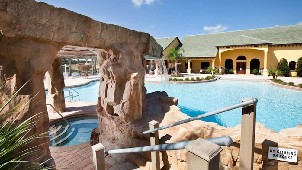 Paradise Palms 5 bed / +3 bathrooms townhome