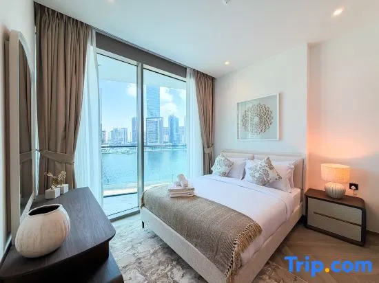 Incredible 1BR apartment in Peninsula Three, Stunning canal view