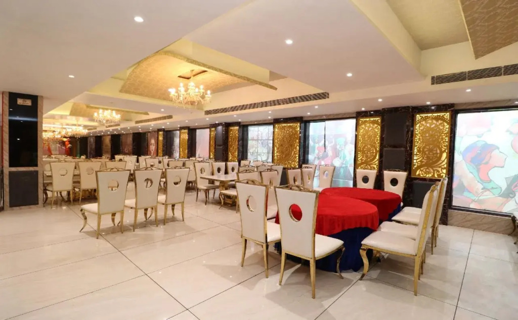 Hotel V2v by OYO Rooms