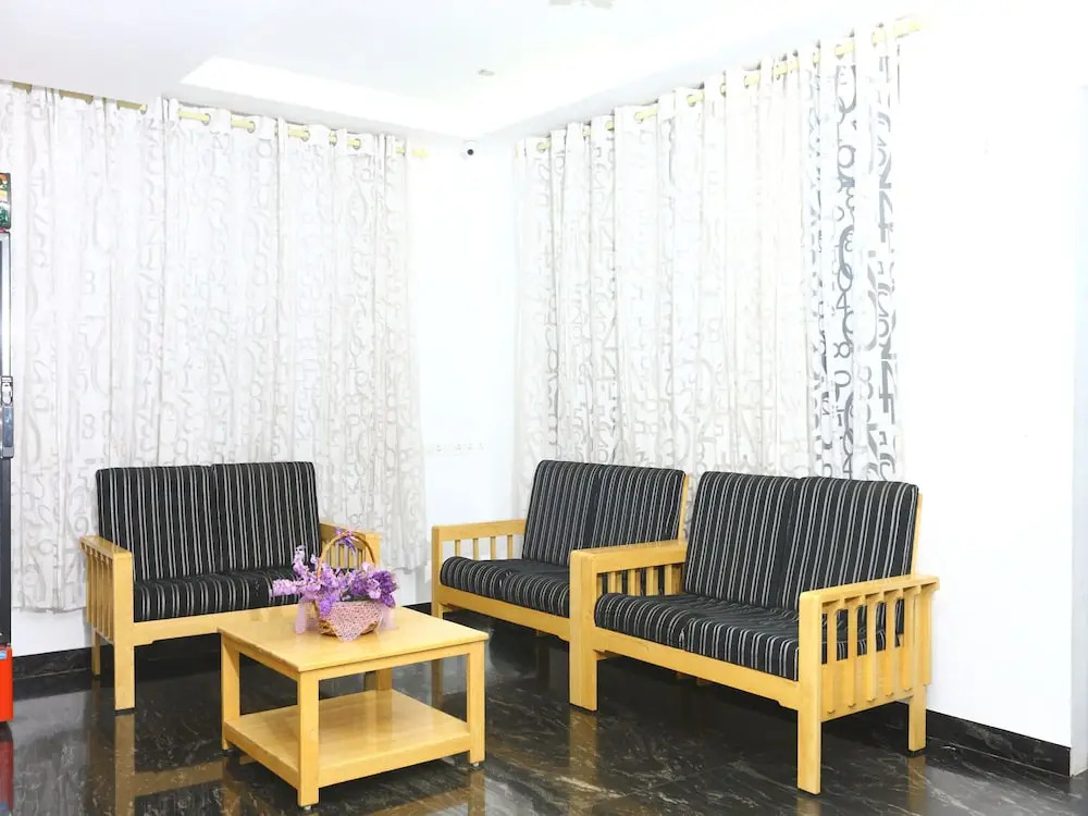 OYO 10630 Hotel Nano Turf
