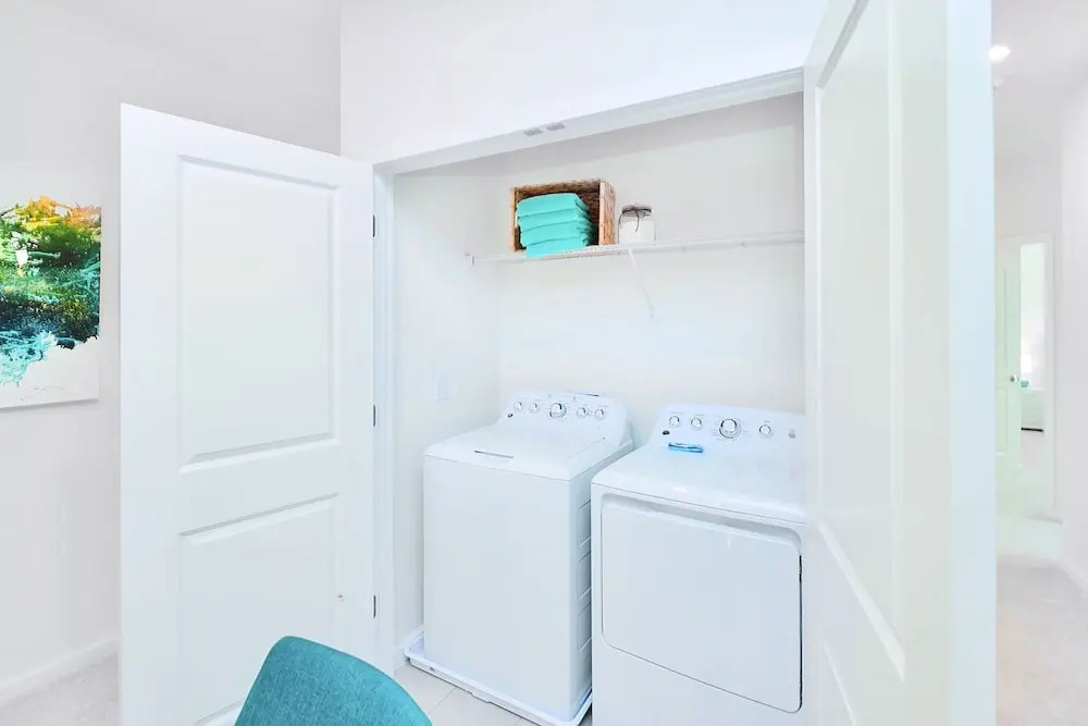Upstay Mansion w Cinema Games Pool- Sleeps 26