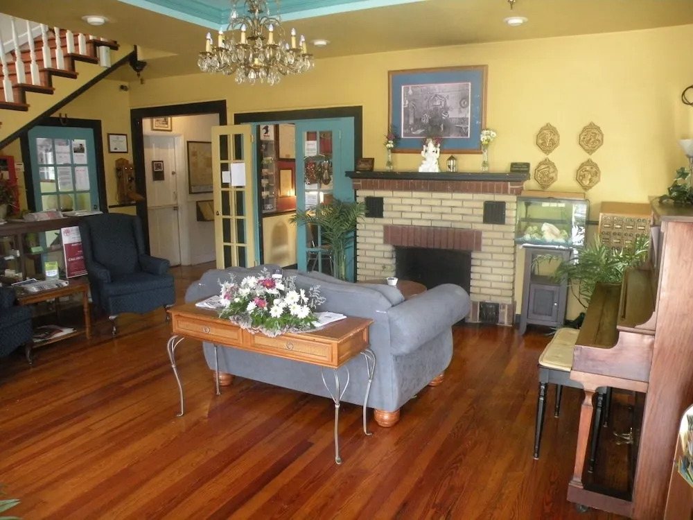 1876 Heritage Inn