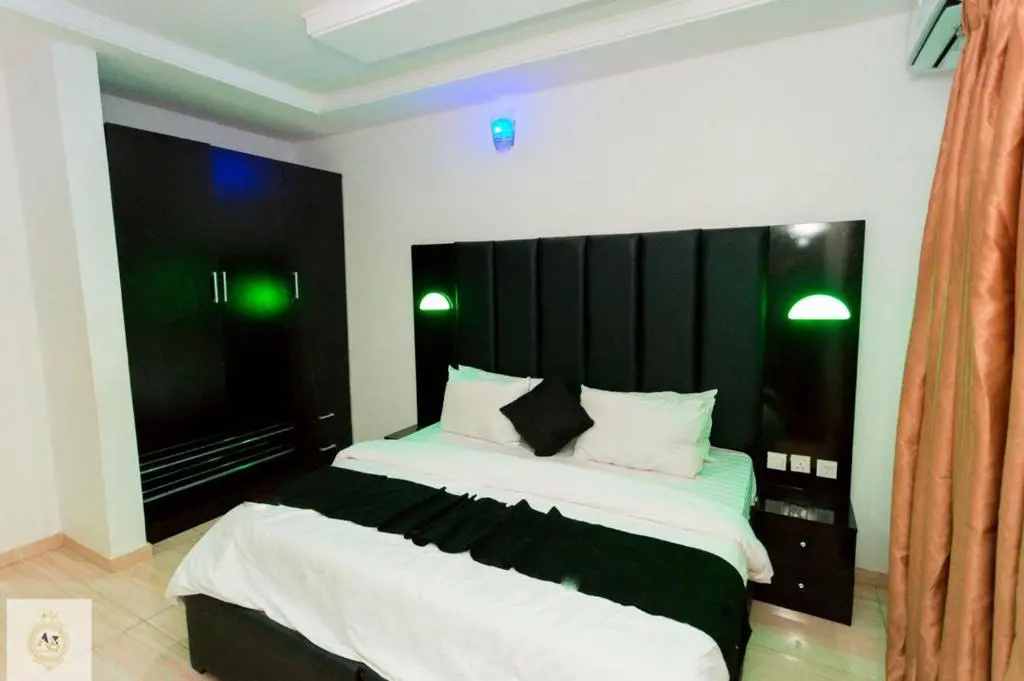 AZ KINGS 3 Bedroom Furnished Apartment suitable for Company Staff with Ensuite Bathrooms, Airconditioning and Swimming Pool