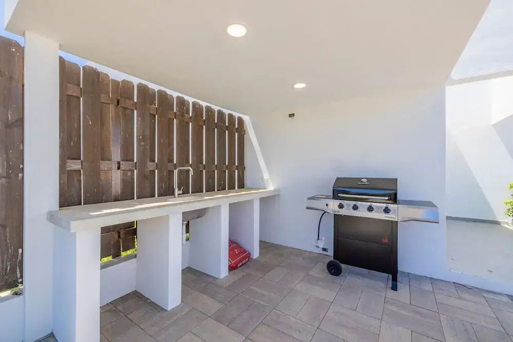 3BR 3BA Newly Built w Private Pool 5 min 2 Beach