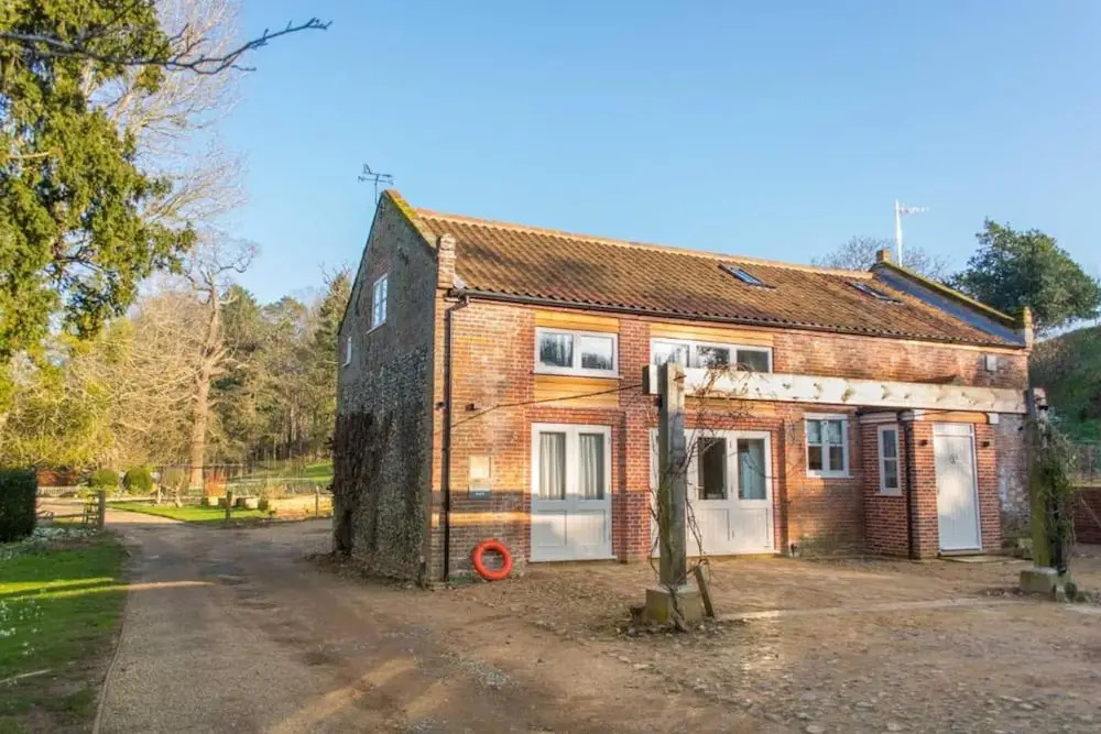 Host Stay Boathouse Barn