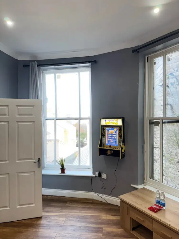 Citycenterapt-4br-wifi-freeparking-retroarcade