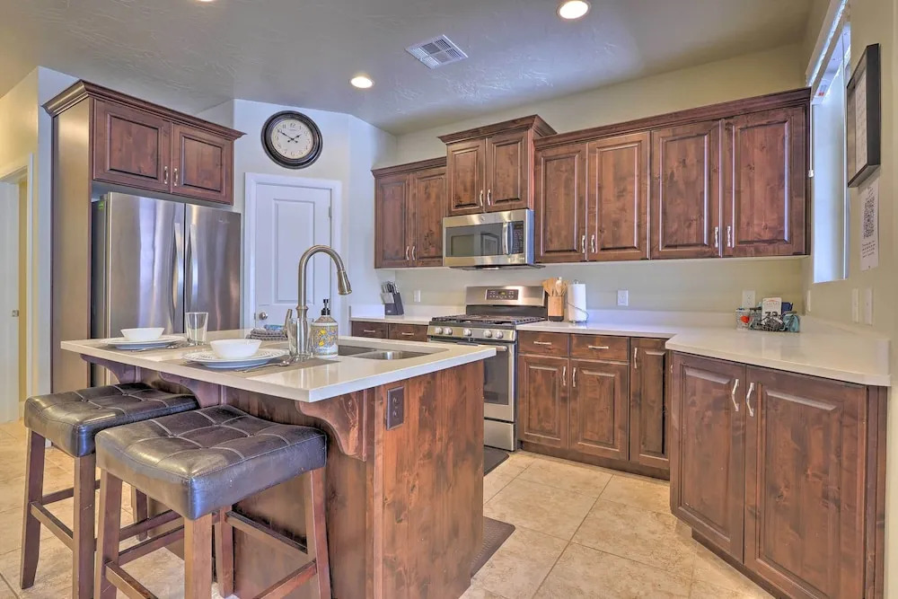 'blue Sky Get-a-way' Townhome w/ Patio, Grill