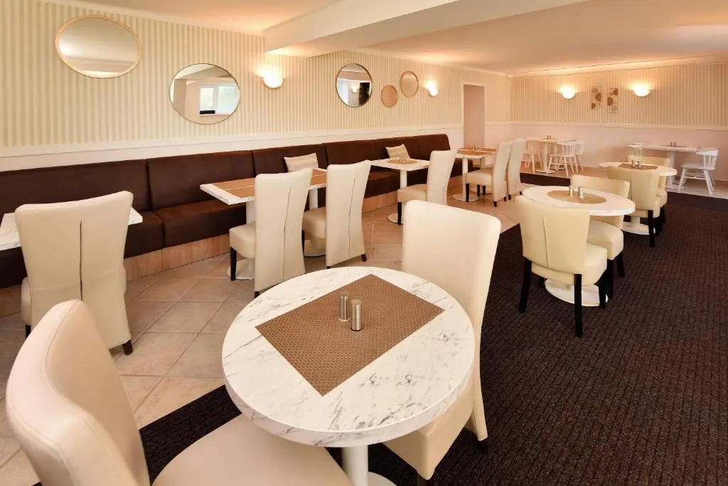 APLEND Hotel Lujza Major