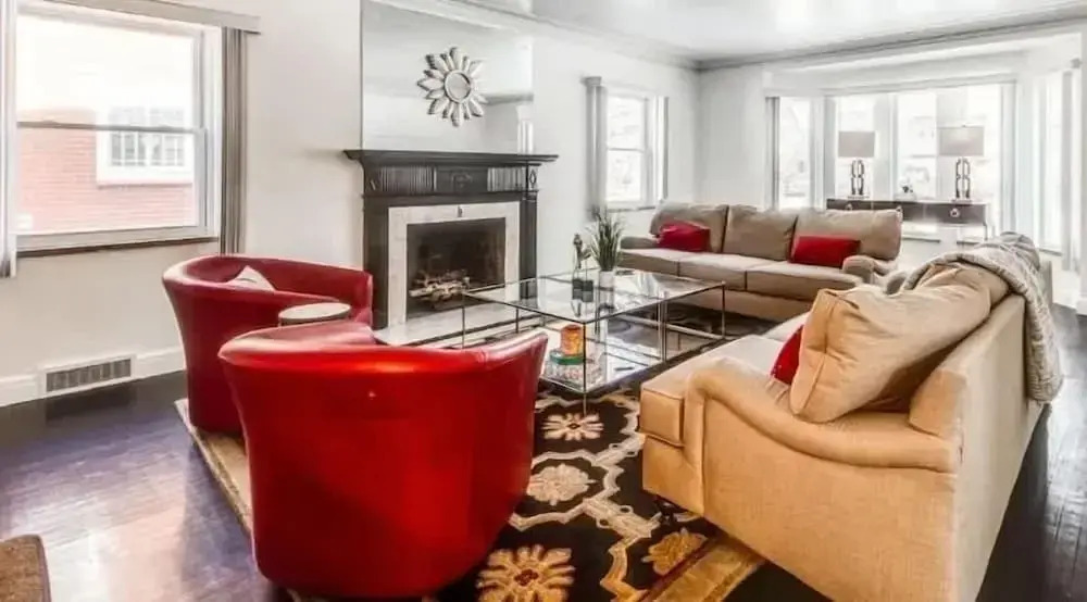 Spacious 5br Sleeps 10 University District 5 Bedroom Home