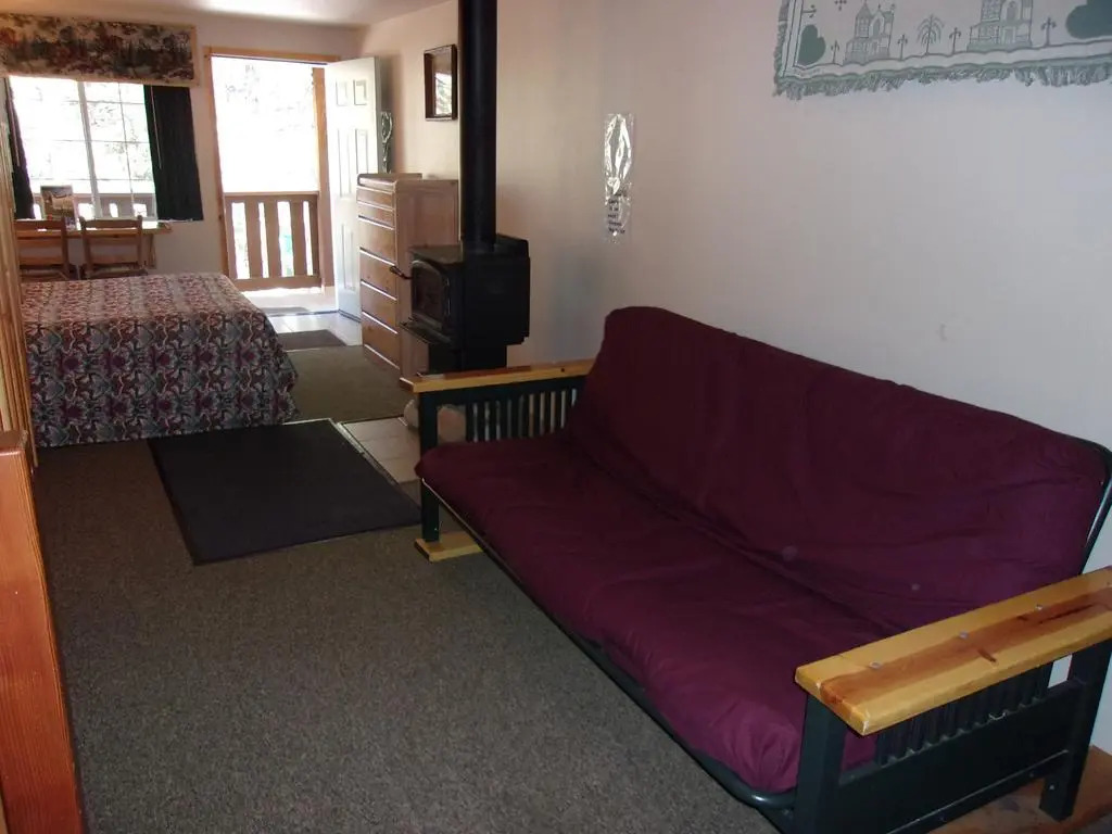 Honey Bear Lodge & Cabins