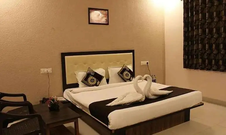Fabhotel Prime The Kushal Bagh Palace