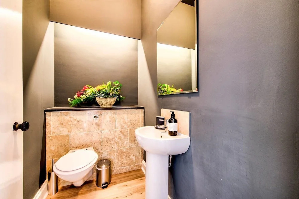 Ainslie Place Luxury Apt In Heart Of The City