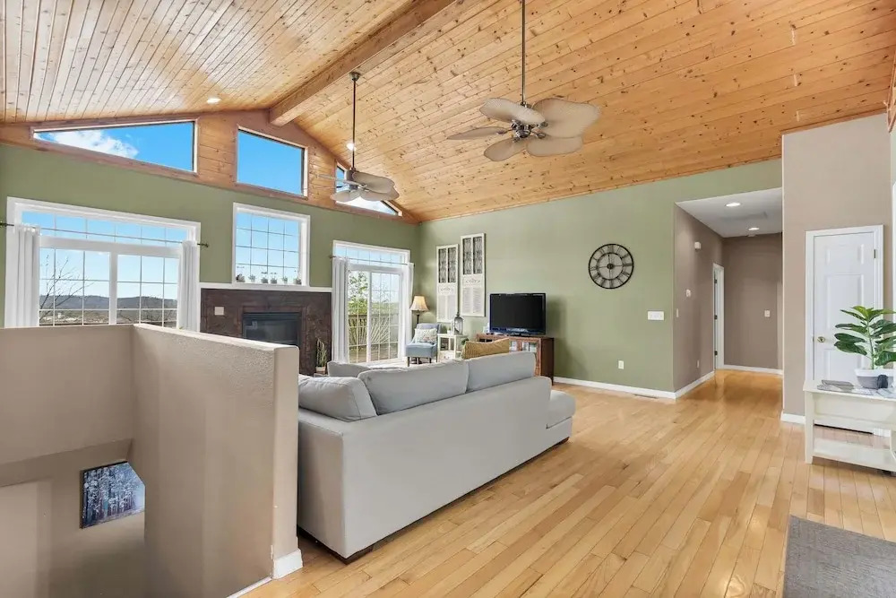 The Greenview Manor - Lake Views