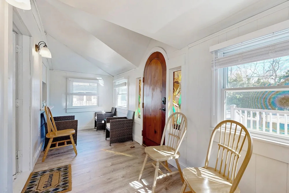 Charming 3BR Cottage Near the Beach w/ Deck