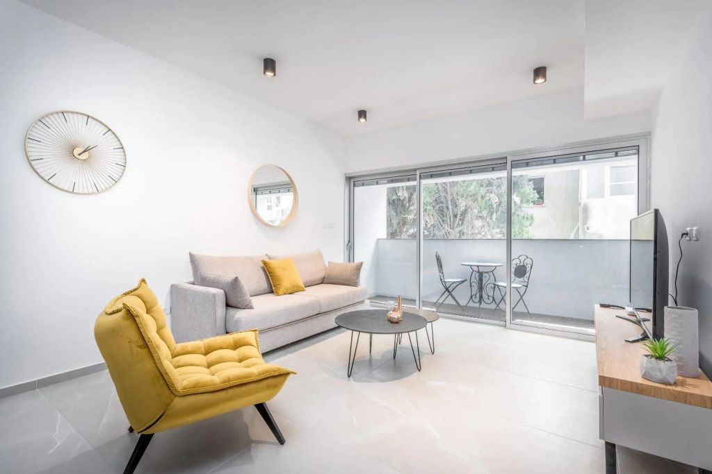 Stunning 1 BDR with balcony on Sheinkin st