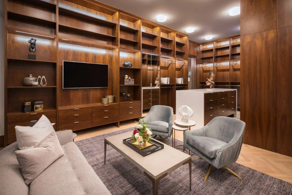 Level Furnished Living