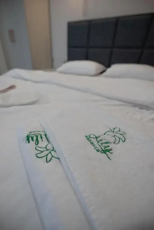 White Lily(Contact To Property 7 Days In Advance)