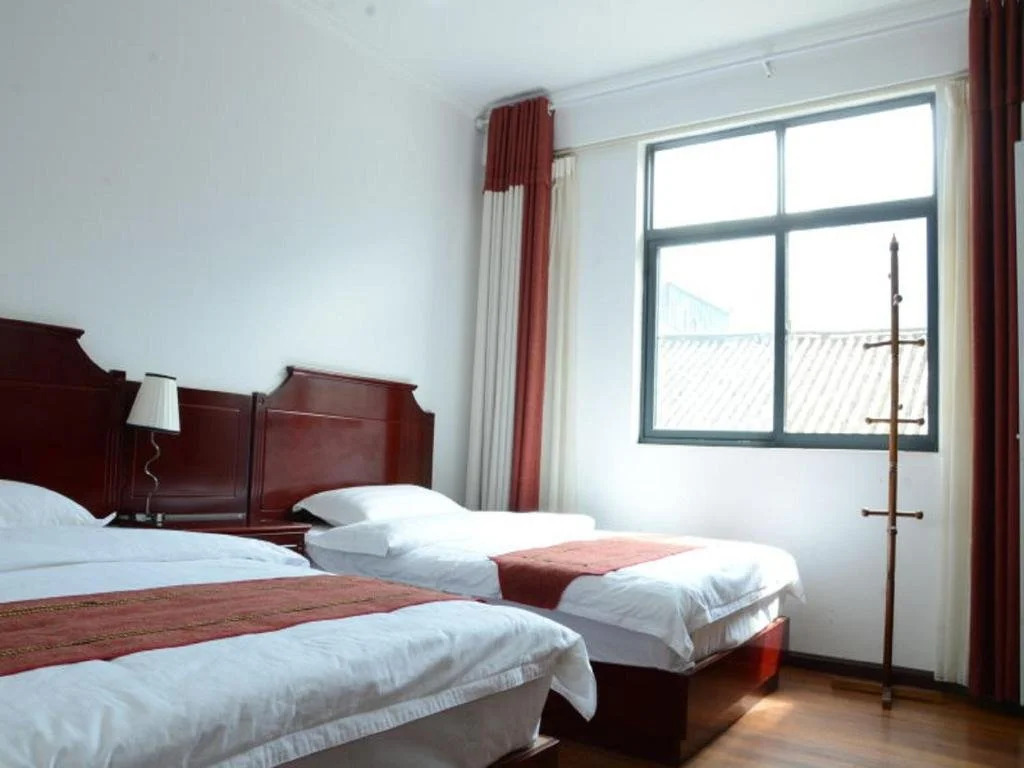 Dali Ancient Town Liubai Coffee Hostel
