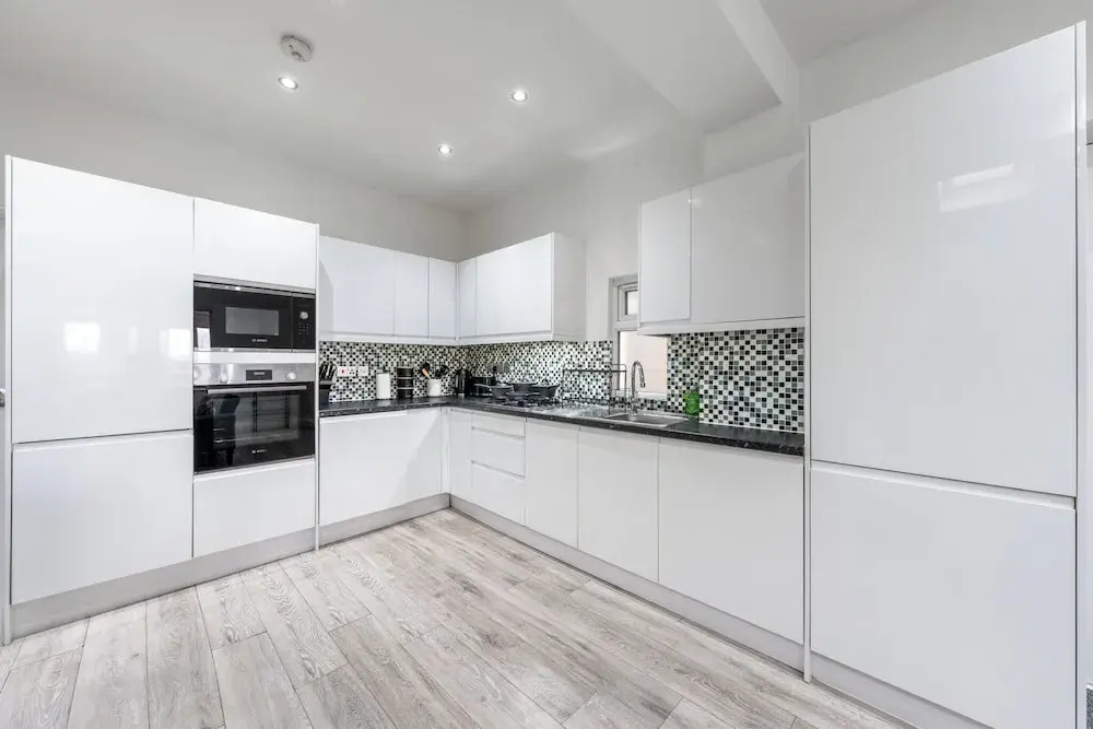 1 Bed Flat - Sleeps 3 - Parking - Wifi