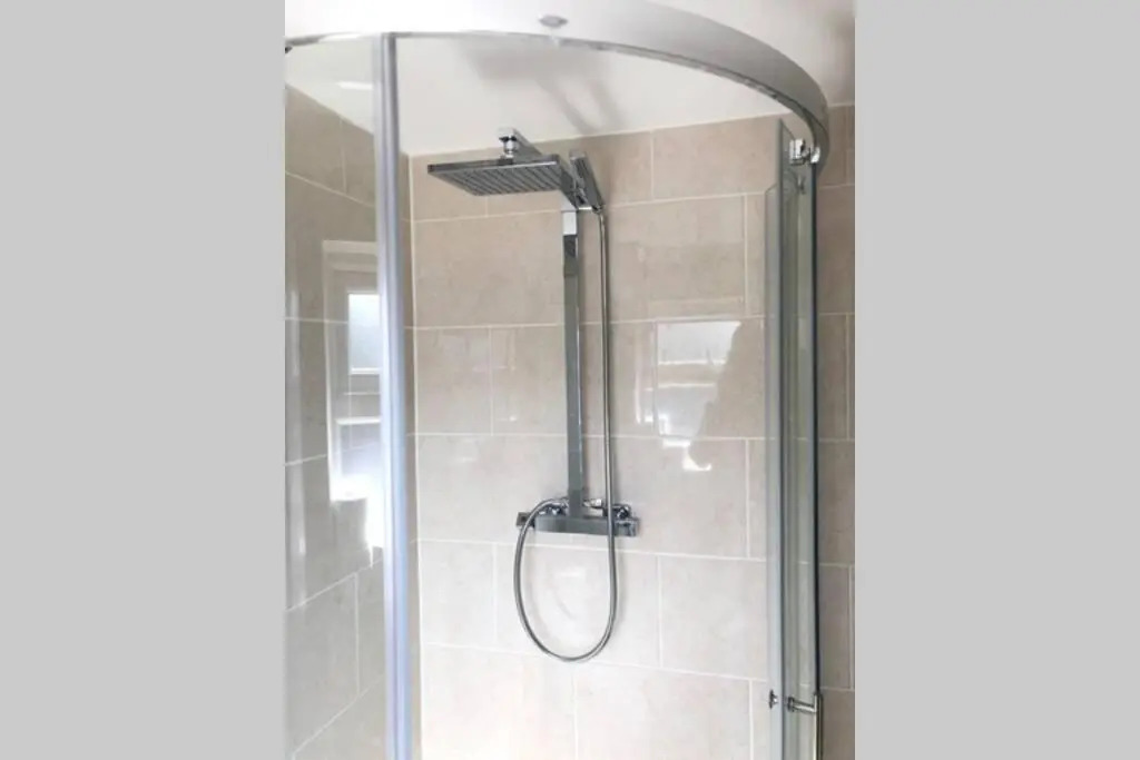 S6 Ensuite Loft Studio Space (Sandycroft Guest House)