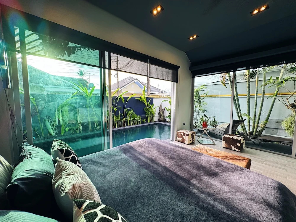 Contemporary 3bd Safari Pool Villa Near Nai Yang Beach