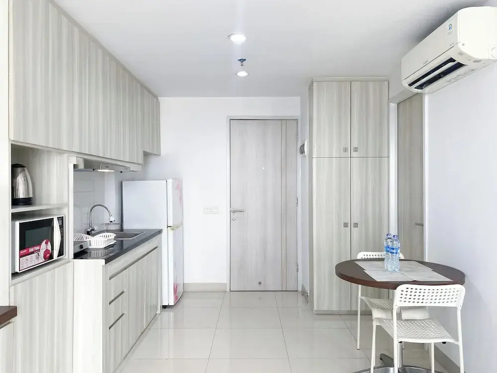 Spacious and Comfort Studio Apartment at Azalea Suites
