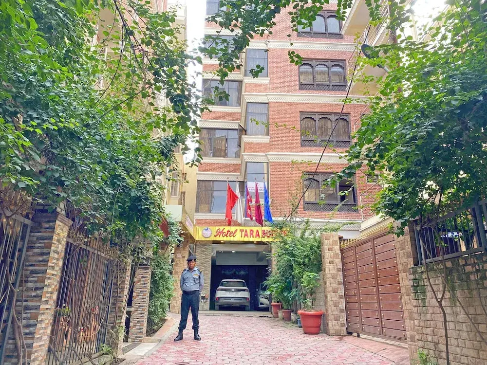 Hotel Tara Suites
